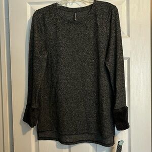 Massini NWT women’s black faux fur cuffs sweater size medium